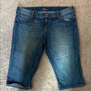 Women’s size 18 capris.